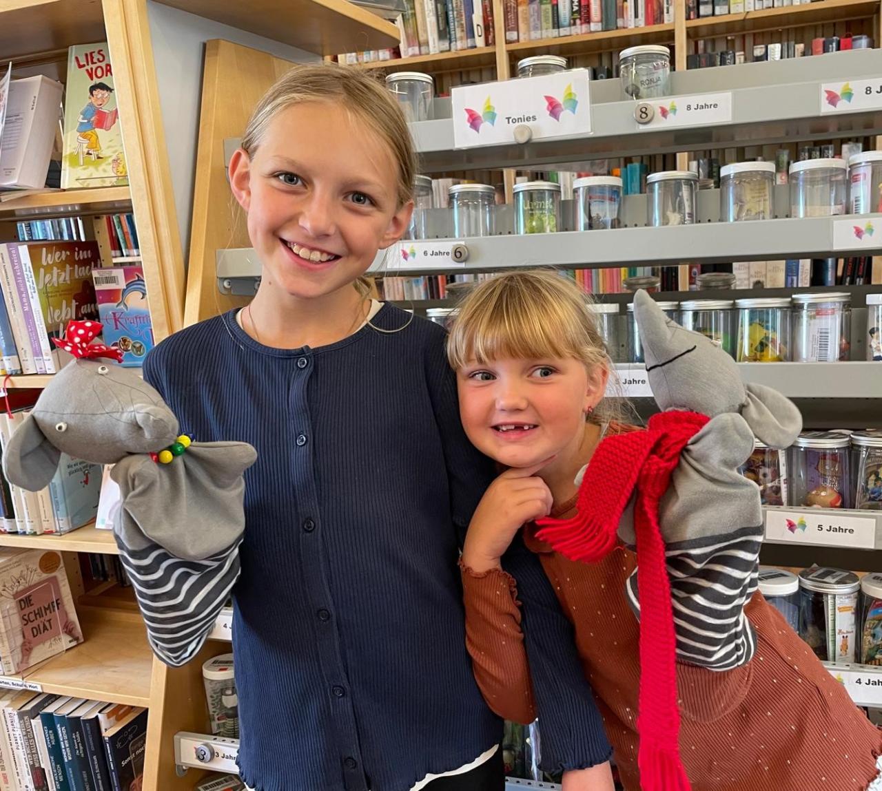 Kinder mit Handpuppen