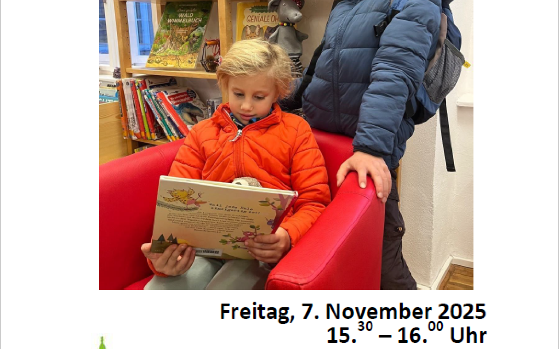 Zwei Kinder lesen ein Buch!