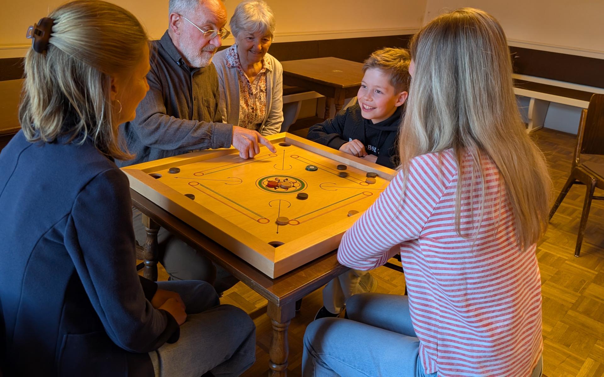 spielende Menschen