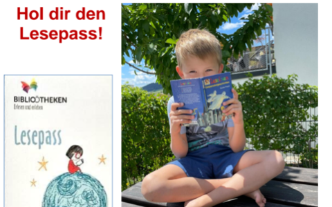Junge mit einem Buch